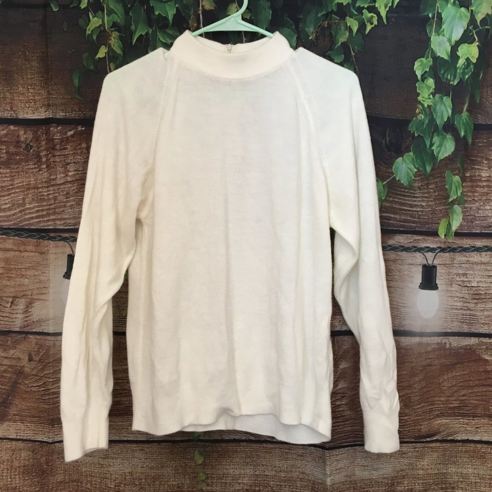 ☁️White Quarter Zip - Picture 7 of 7